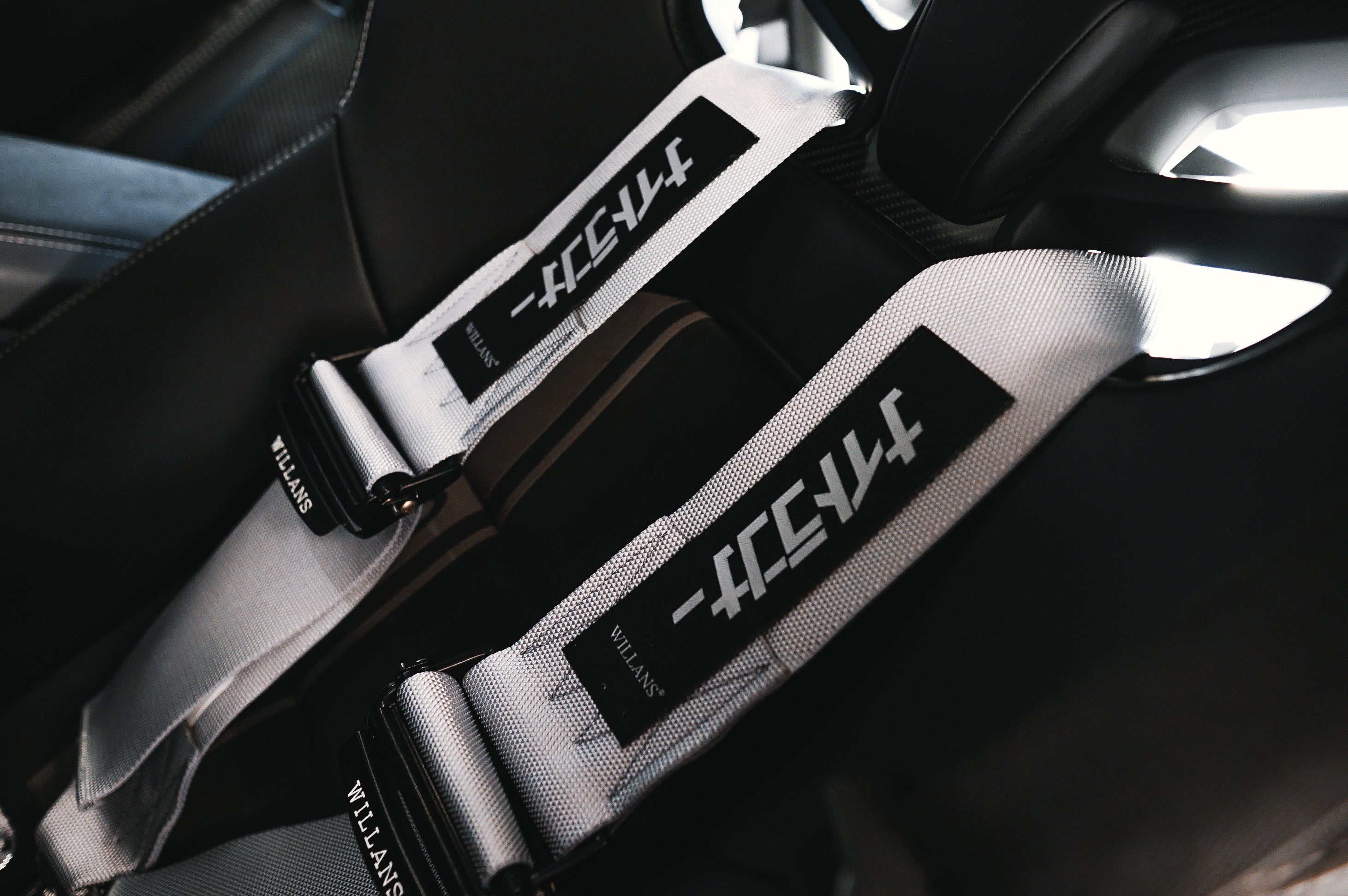 WILLANS x NIGHTRUNNER 4-Point Harnesses – NIGHTRUNNER INTERNATIONAL